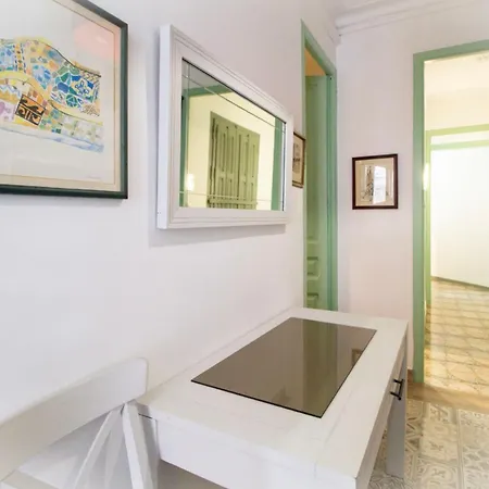 Marina Sagrada Familia Apartment *
